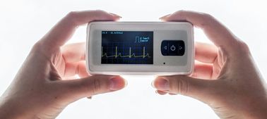 USB ve Palm Boyutu Çoklu Mikro Ayaktan EKG İzleme Sistemi
