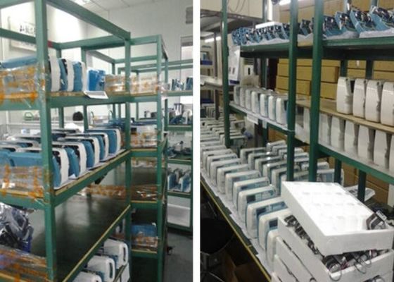 0.1 ~ 1200 ml / sa Mikro mod 0.1-99.9ml / saat ile 90 ° Döndürme Kutup Kelepçesi Mevcut Tıbbi İnfüzyon Pompası